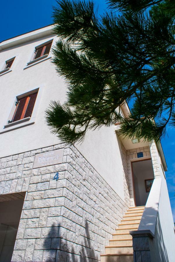 Apartmani Ribarica**** Karlobag Exterior foto