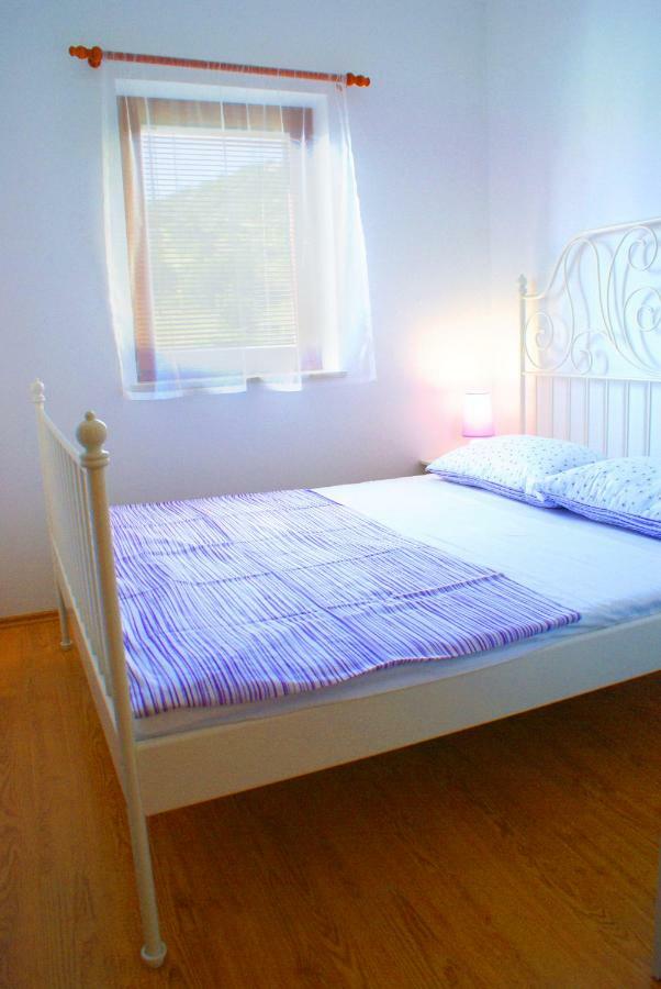 Apartmani Ribarica**** Karlobag Exterior foto